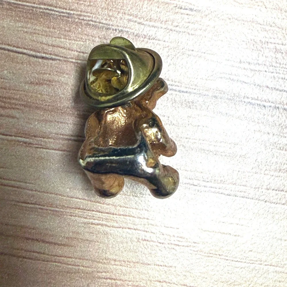 Vintage Teddy Bear Brooch Gold Tone Rhinestone Heart‎ Lapel Pin